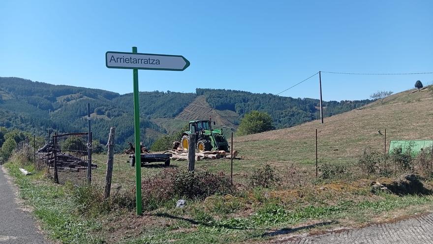 Azkoitia continúa con la mejora de la señalítica de sus barrios rurales