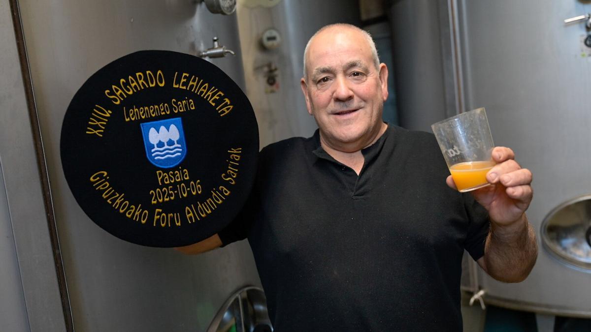 Sebastian Iruretagoiena, dueño de la sidrería Izeta de Aia.