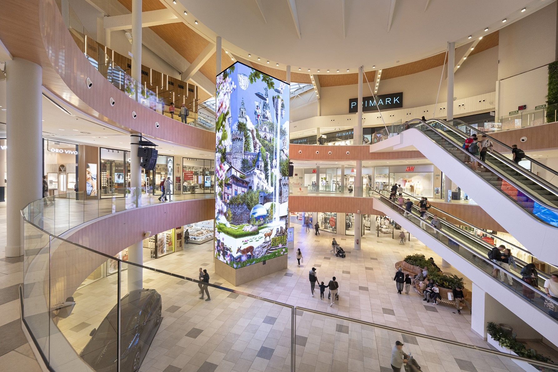 Algunas imáganes del renovado centro comercial El Boulevar