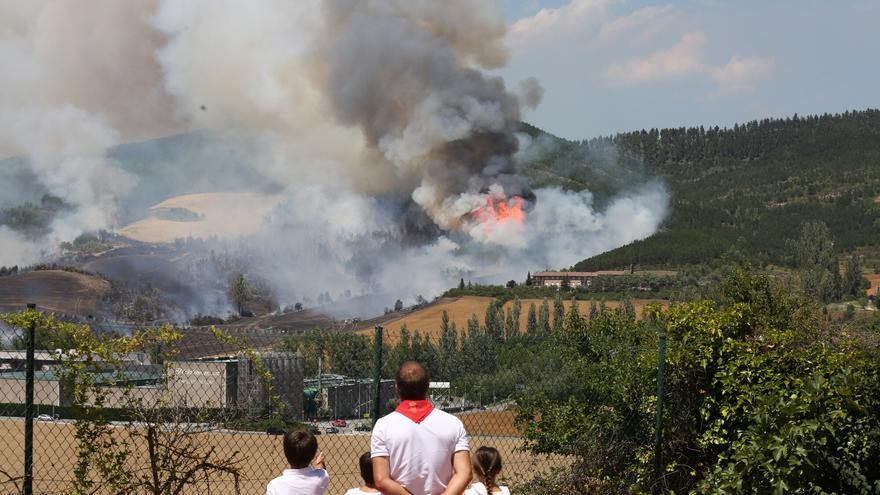 El incendio forestal de Olloki quema entre 65 y 70 hectáreas y no fue provocado intencionadamente