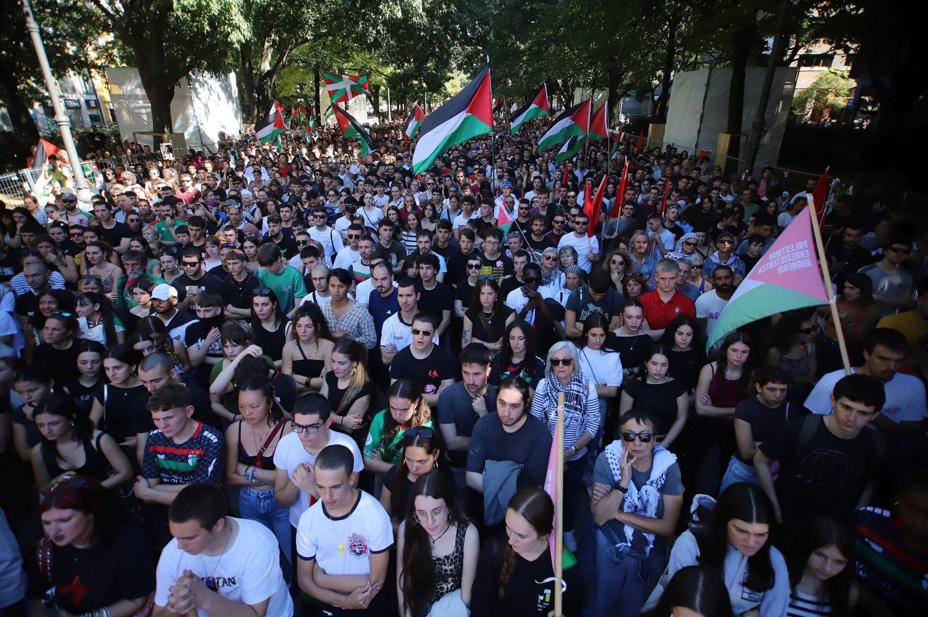 Fotos de la concentración en apoyo a Palestina en Pamplona este sábado