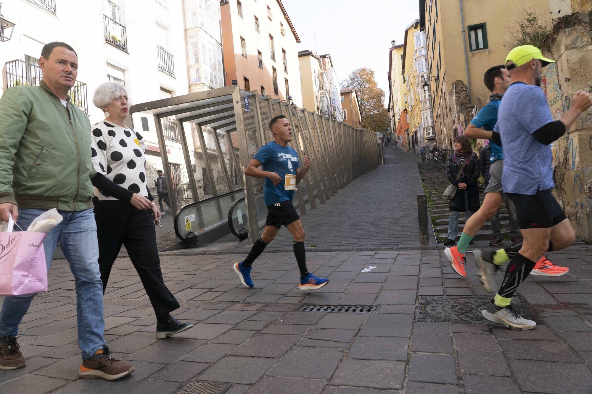 En imágenes: Un millar de corredores atraviesan la almendra