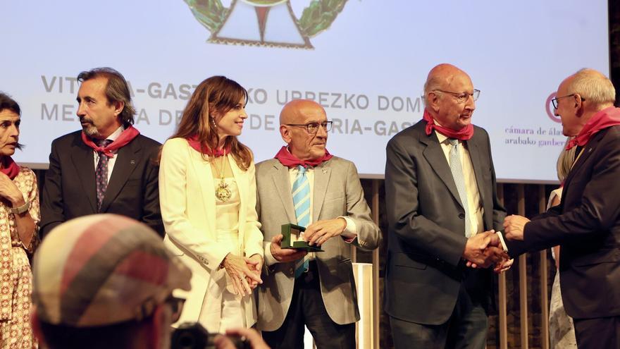 Vitoria entrega la Medalla de oro a la Cámara de Comercio de Álava