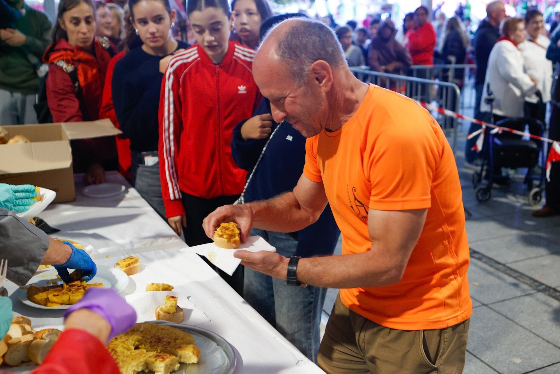 Fotos del concurso de tortilla de patata en Villava-Atarrabia