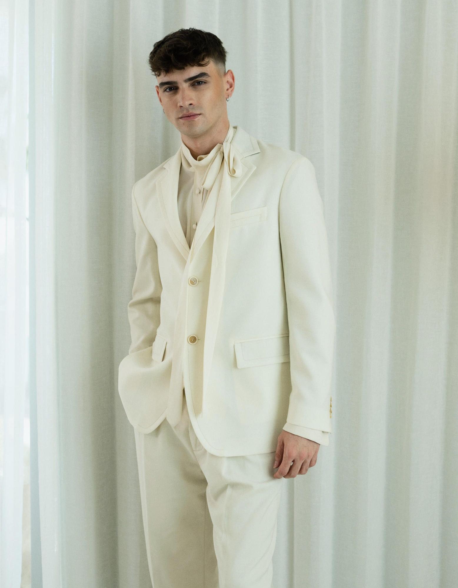 Gabriel Guevara interpreta a Álvaro en &#039;Mar afuera&#039;, la nueva serie de Atresplayer y Disney+.