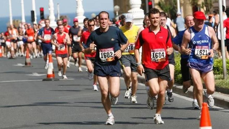 Cerca de 3.000 atletas participan este domingo en la Media Maratón de Donostia