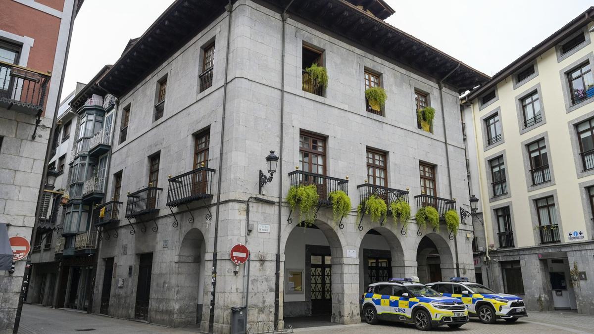 Comisaría de la Policía Local en Azpeitia, que fue asaltada por varios jóvenes