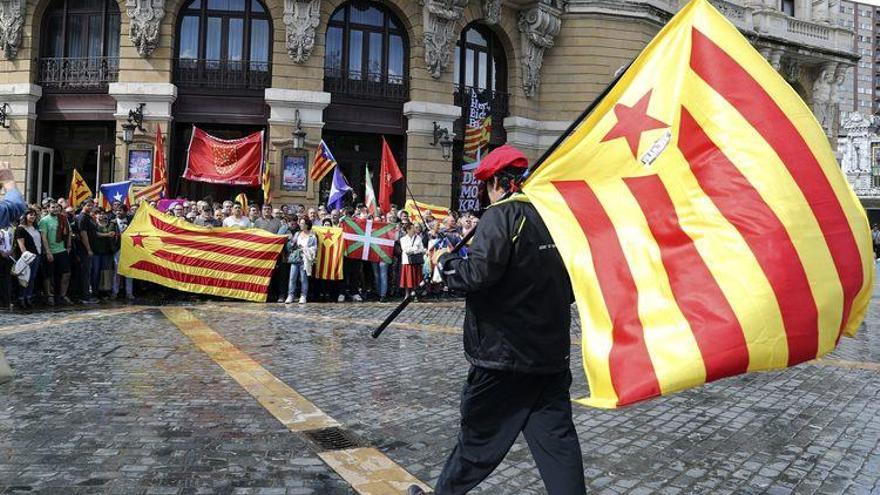 Concentración en Bilbao en apoyo al referéndum. Foto: Efe