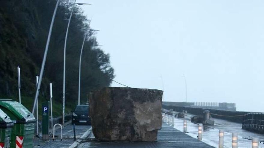 El Ayuntamiento estudia cómo asegurar la ladera de Urgull para evitar peligros