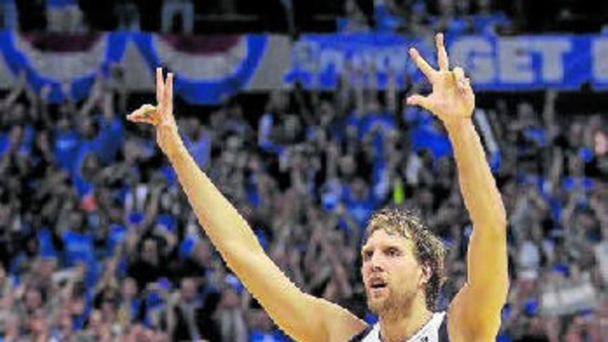 Nowitzki, en un partido de la pasada temporada con los Dallas Mavericks.