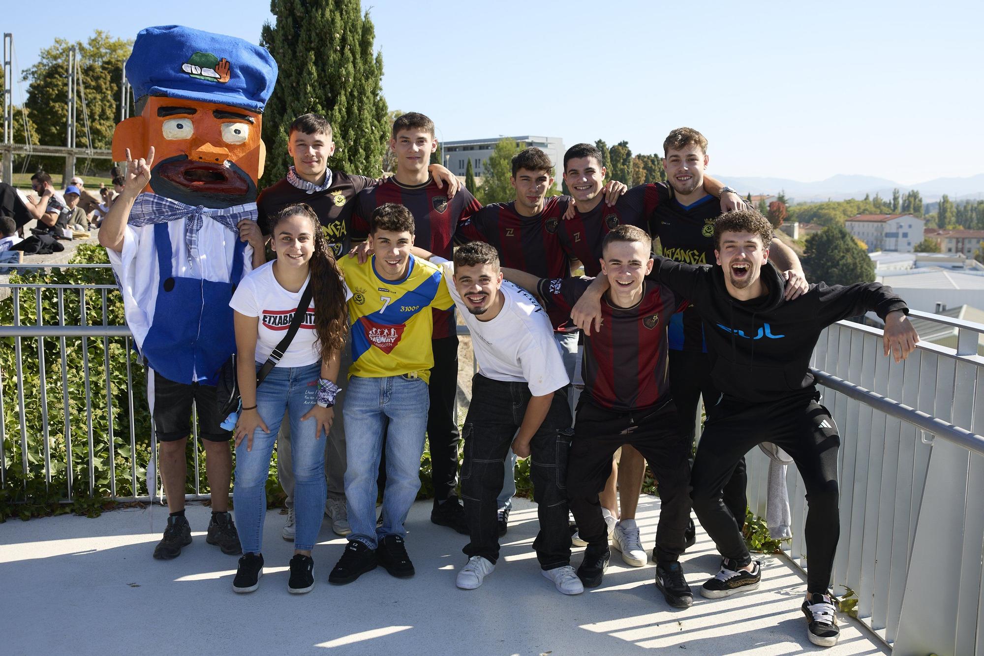 Fotos del chupinazo de fiestas de Etxabakoitz
