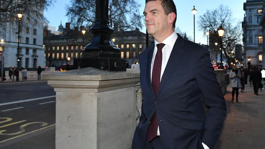 Dimite el funcionario de Exteriores británico de mayor rango por los vínculos de Mandelson con Epstein