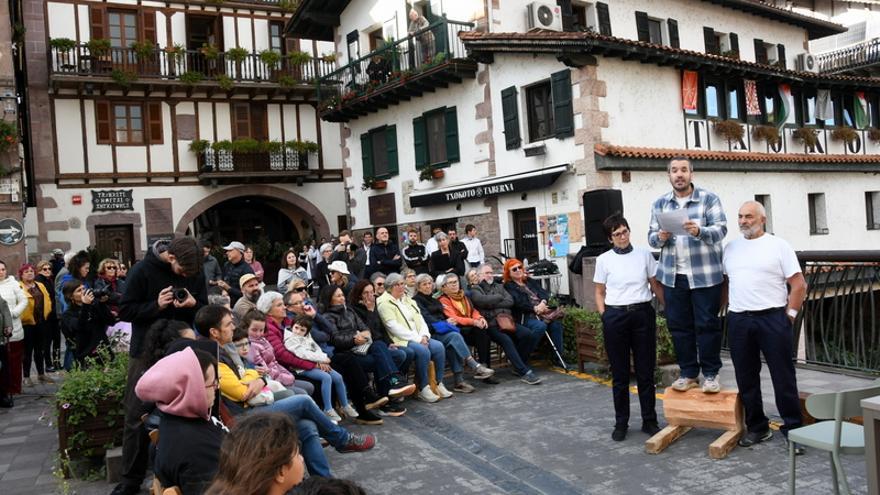 El arte desafía a la lluvia en Elizondo