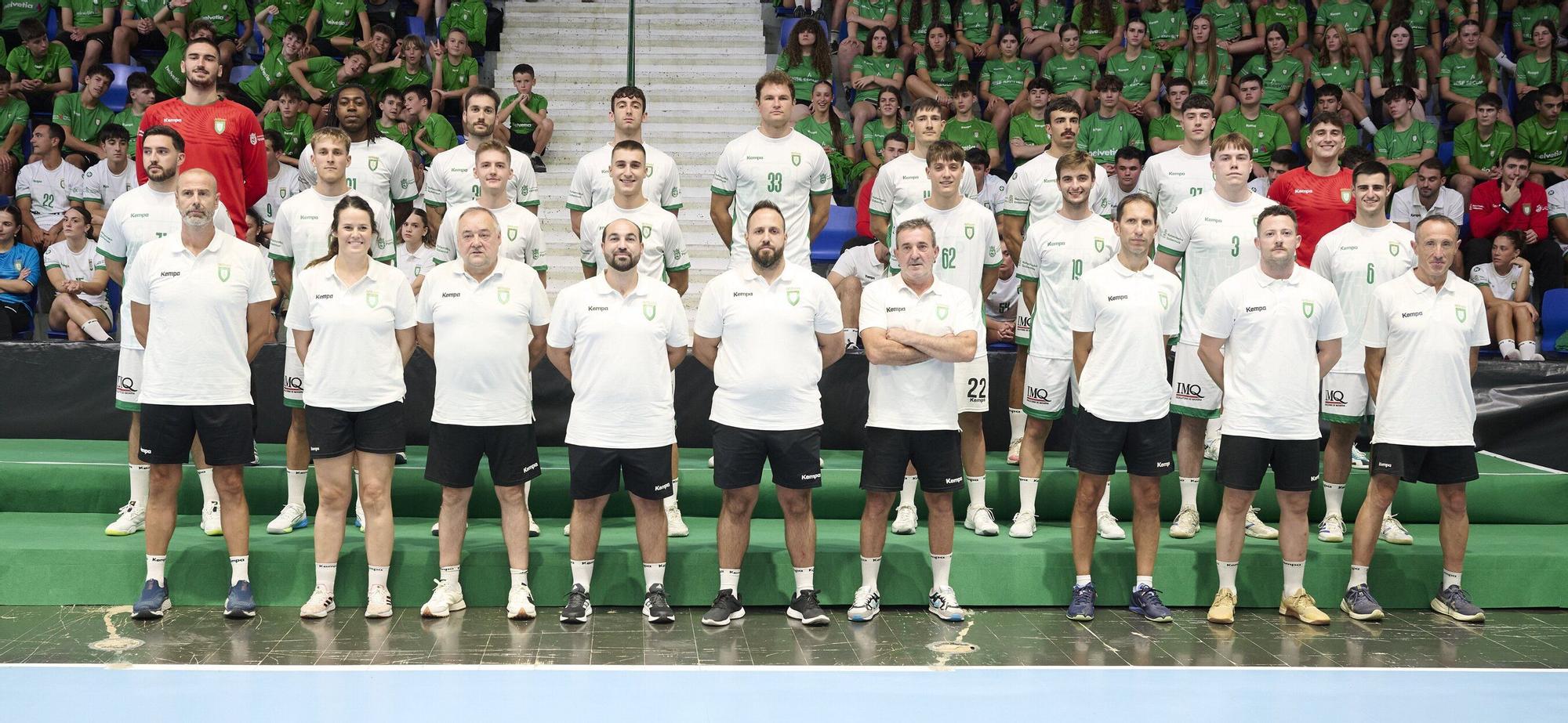 Fotos de la presentación de los equipos de Anaitasuna de balonmano