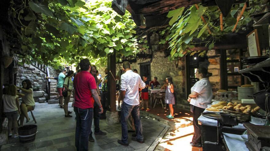 Cocina asturiana como la de antes en el restaurante Casa Poli, a las puertas de Llanes