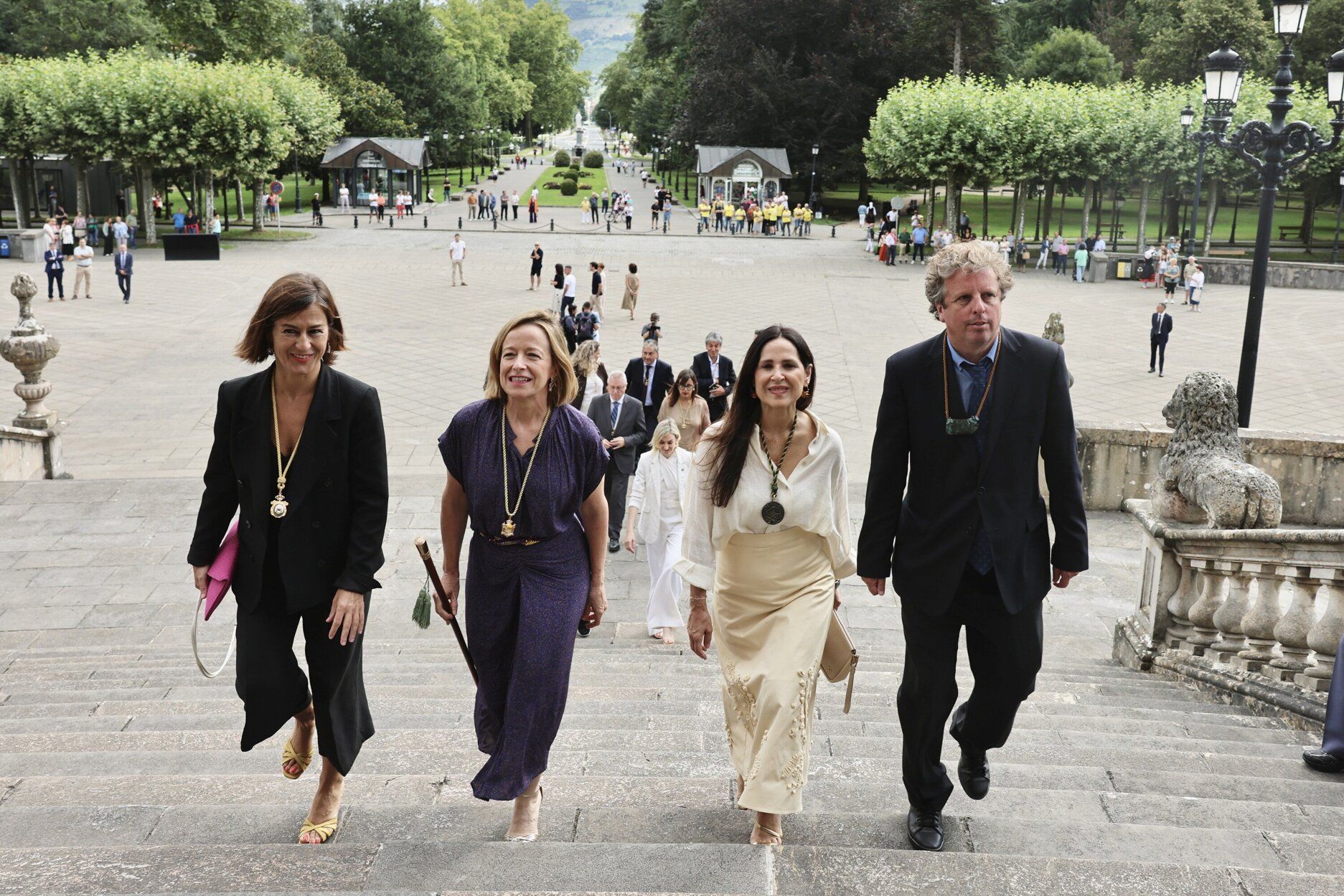 Procesión de autoridades en Azpeitia con motivo de San Inazio Bigarrena
