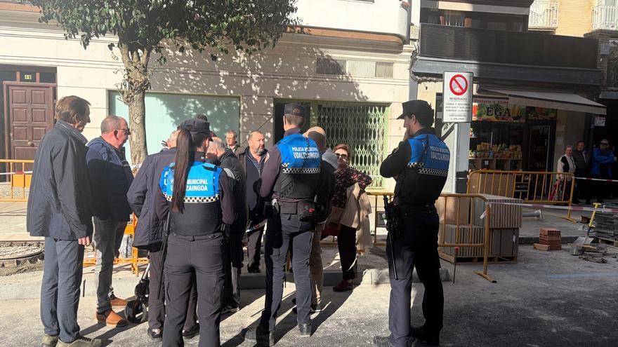 Miembros del Club Ciclista Estella interrumpen las obras del Gran Premio Induráin