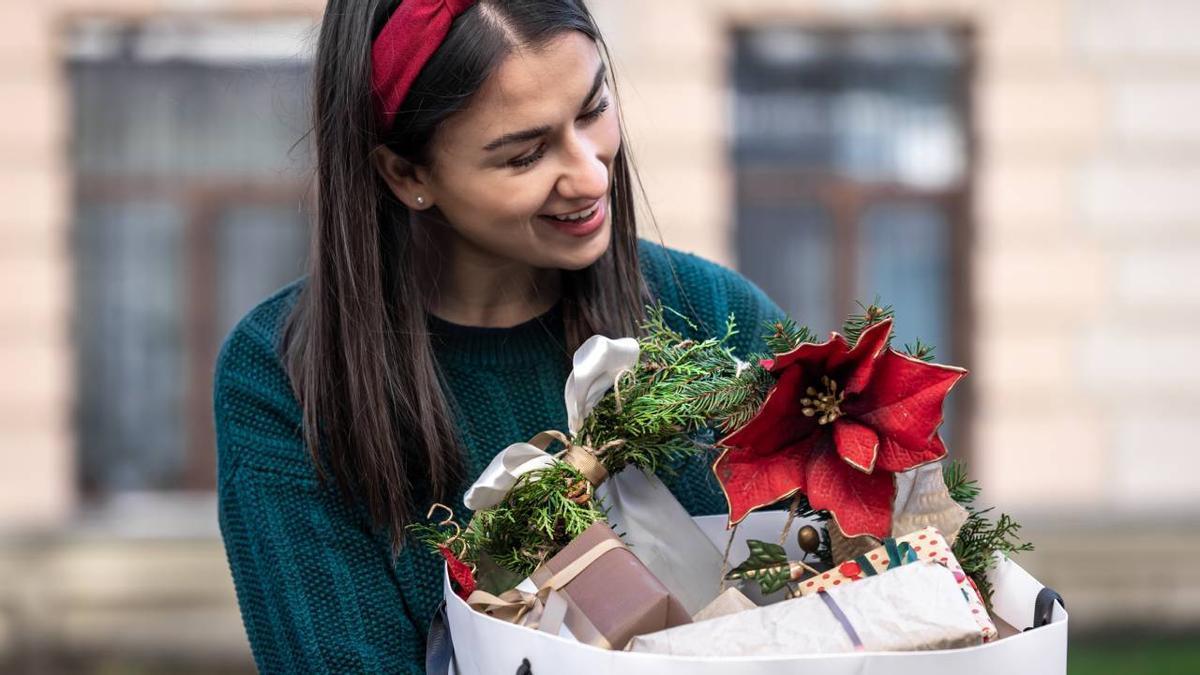Un abogado laboralista desvela cuándo una cesta de Navidad es obligatoria en el trabajo
