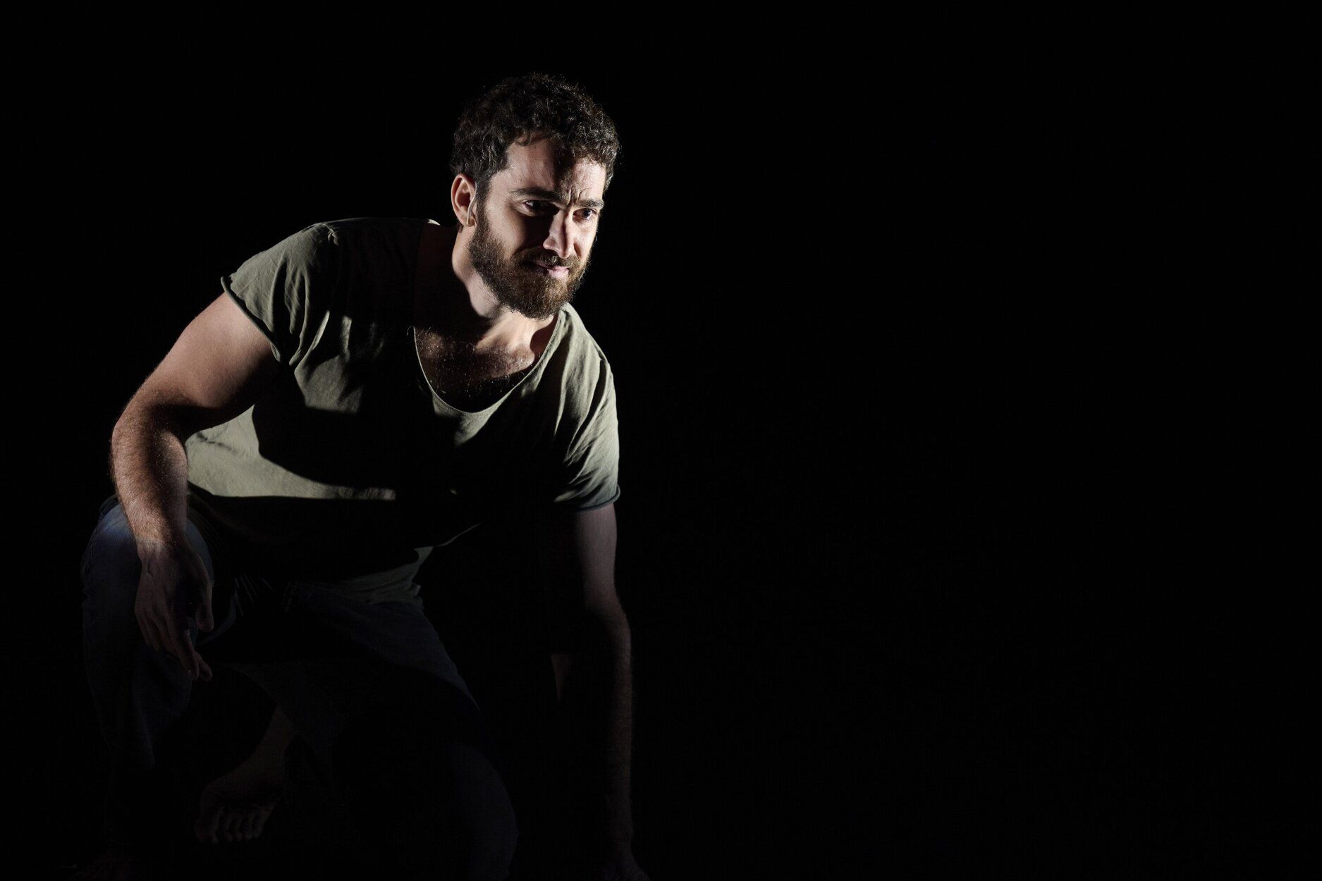 Imágenes de la obra 'En mitad de tanto fuego' en el Festival de Teatro de Olite