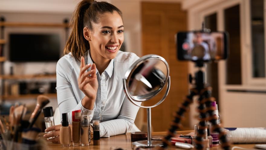 China exigirá títulos a los influencers que hablen sobre salud, economía o derecho