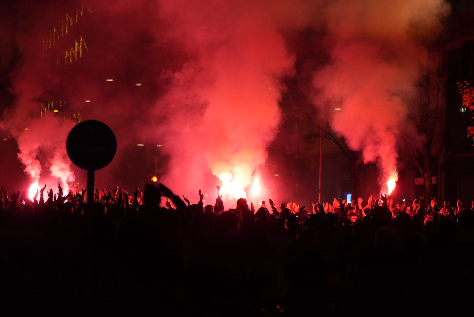 En imágenes: la afición del PSG, rumbo a San Mamés