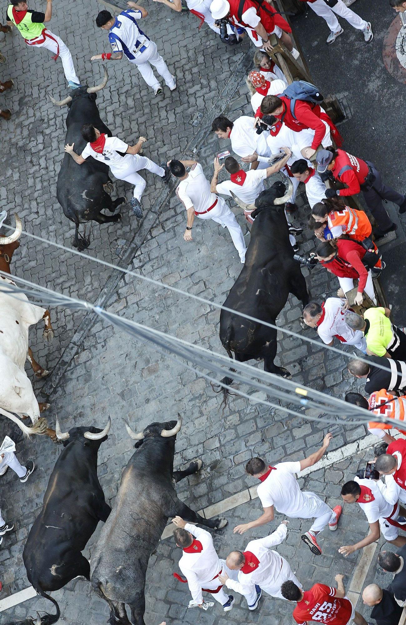 Fotos del octavo encierro de San Fermín con toros de Miura