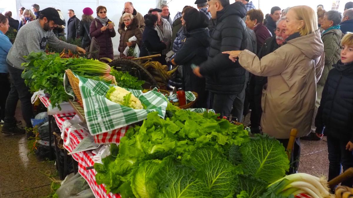 Los productos de los caseríós volvieron a concitar el interés de las mchas persona que se dieron cita en la feria el domingo.