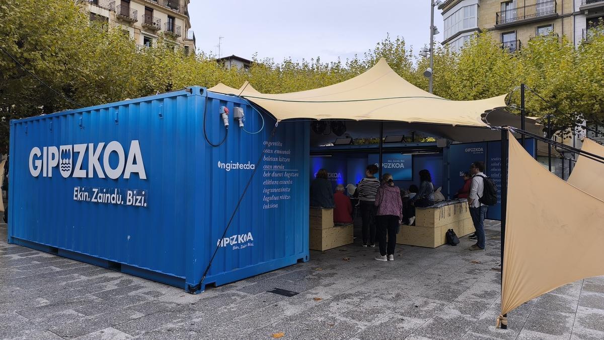 Espacio de Ongizatearen plaza en Irun / Unai Macias Espacio de Ongizatearen plaza en Irun / Unai Macias