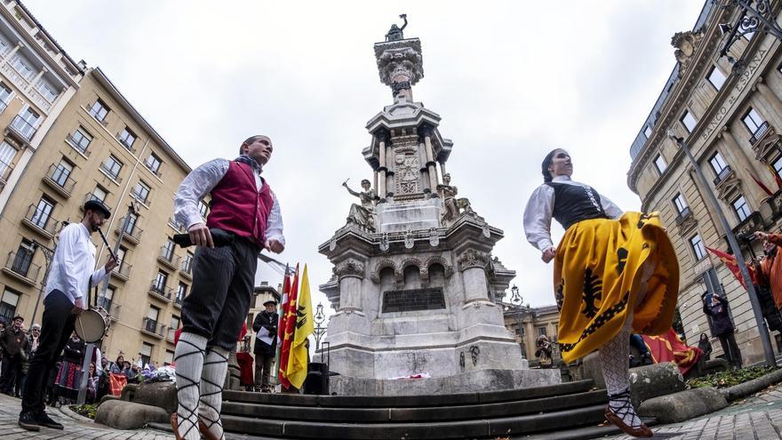 Los verdaderos fueros navarros y la matrona del monumento