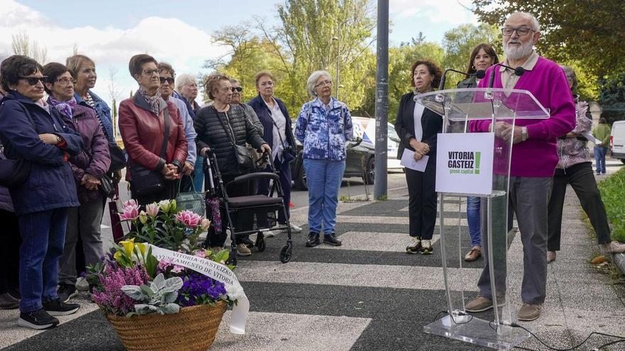 Descubrimiento de la placa en conmemoración del accidente de
dos camiones de gas el 26 de julio de 1974