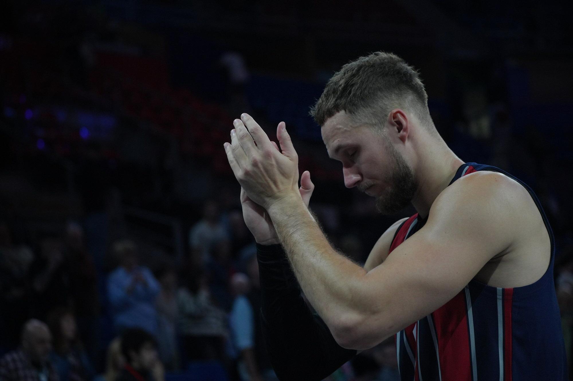 Todas las imágenes del Baskonia - Olympiacos en el Buesa Arena
