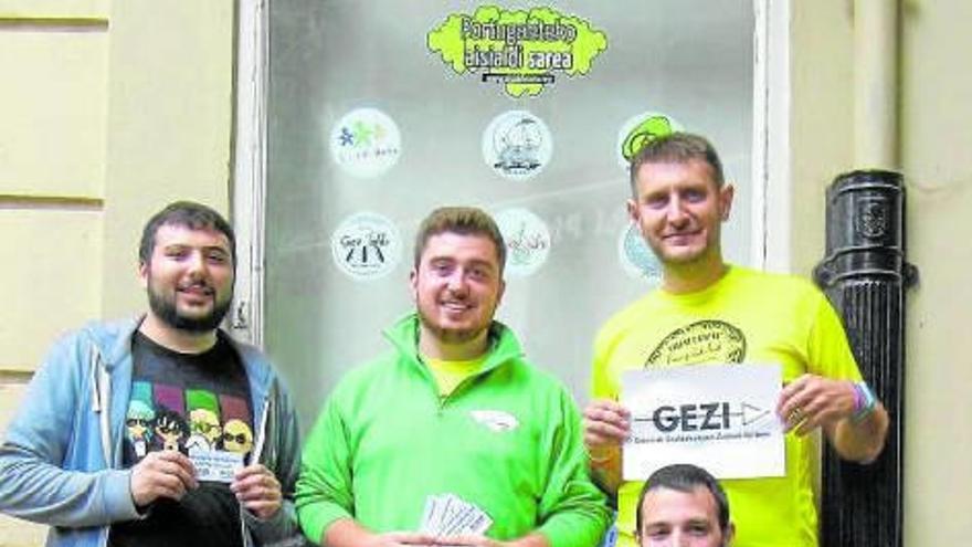 En imagen, cinco de los ocho fundadores del colectivo Gezi de Portugalete.