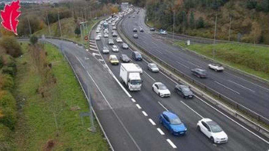Jueves complicado en el tráfico de Bizkaia: retenciones en el Txorierri y en la A-8