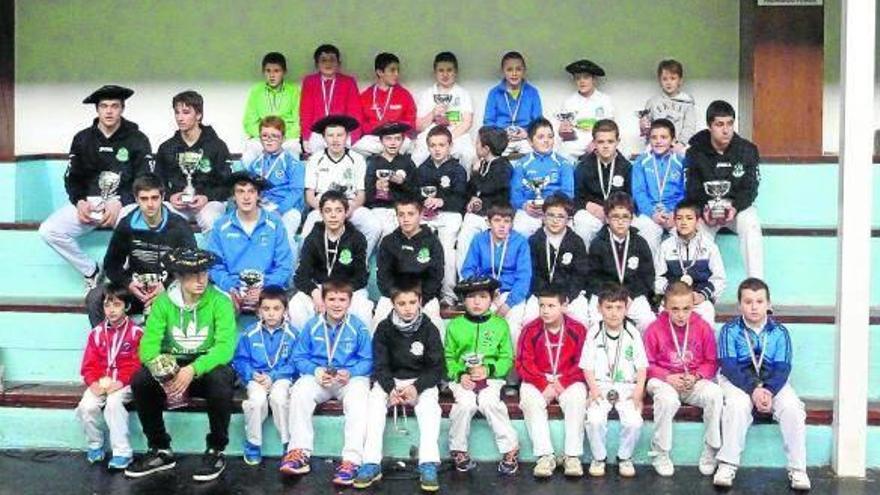 Los finalistas de la 15ª edición del campeonato manomanista de Bortziriak.