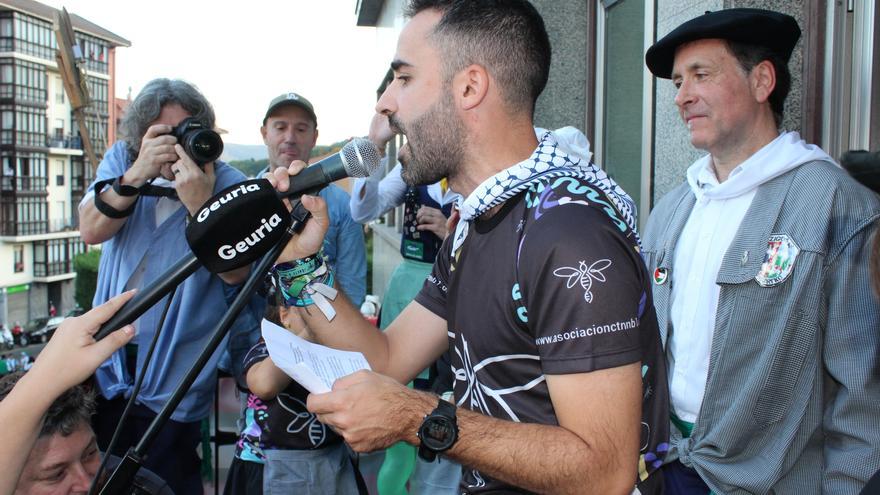 Yeray González da la salida a la intensa maratón de 9 días de fiestas de San Fausto de Basauri