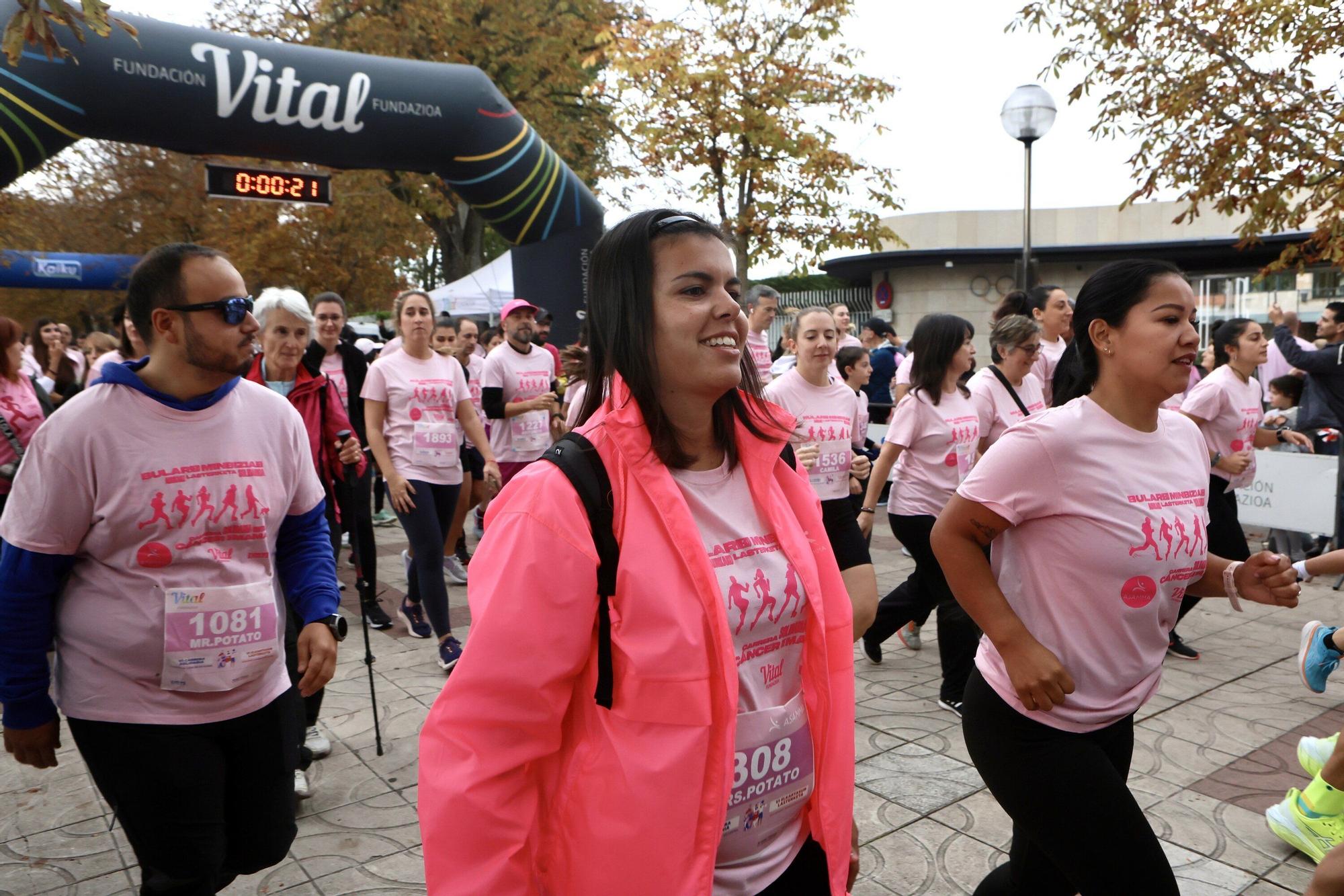 En imágenes: Vitoria se vuelca con la VI Carrera Solidaria contra el Cáncer de Mama