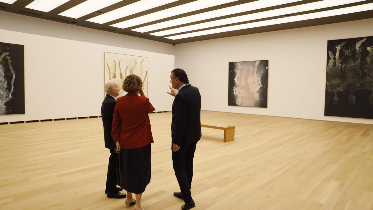 El edificio moderno del Bellas Artes reabre con Baselitz, el artista que decidió pintar el mundo al revés