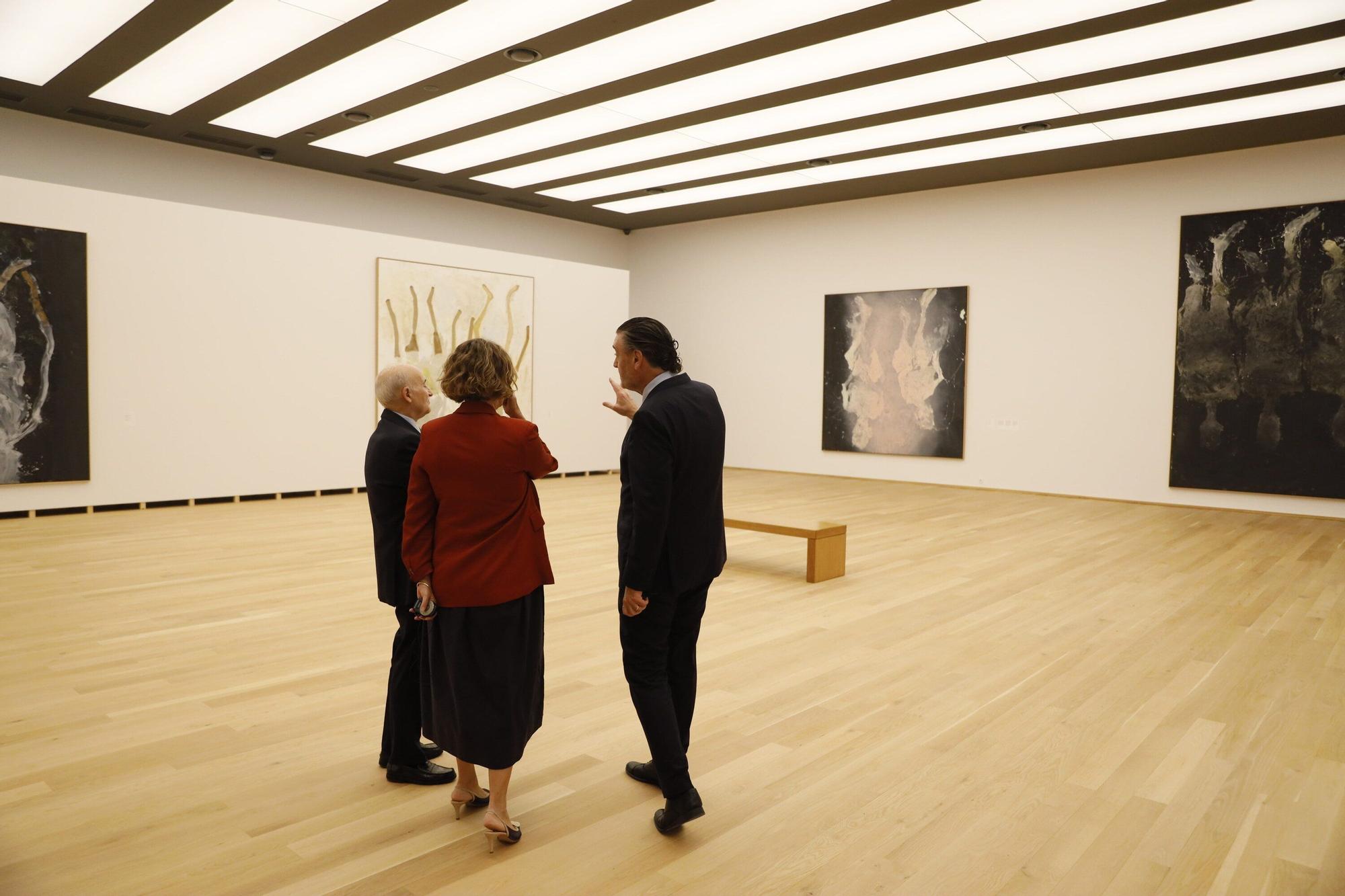 El edificio moderno del Bellas Artes reabre con Baselitz, el artista que decidió pintar el mundo al revés