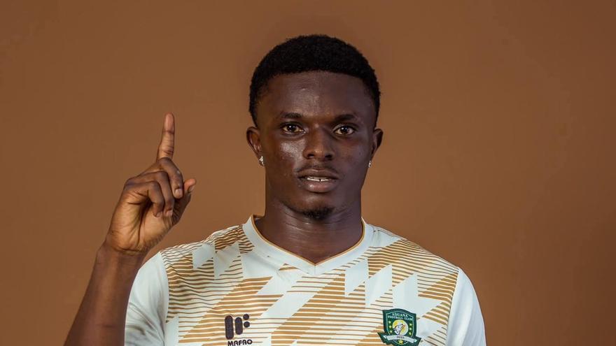 Fallece un futbolista de la liga ghanesa en un violento asalto al autobús de su equipo