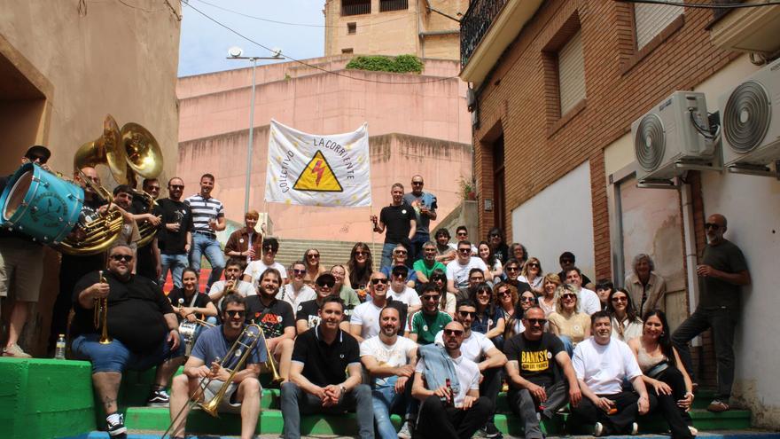 LaCorriente saca a la gente a bailar a la calle en San Adrián