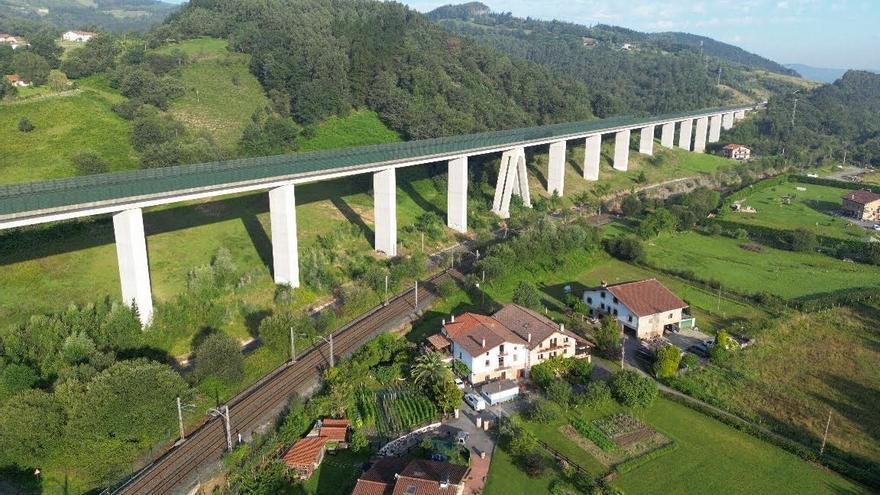 Transportes adjudica a Adif AV el contrato para el tendido de la catenaria de la &#039;Y&#039; vasca por 86,5 millones