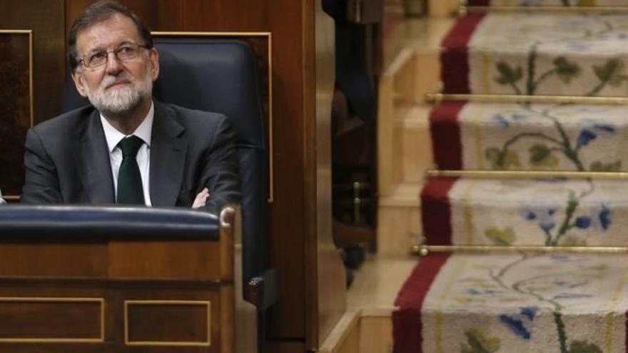 El presidente del Gobierno, Mariano Rajoy, durante la segunda jornada de la moción de censura presentada por el PSOE
