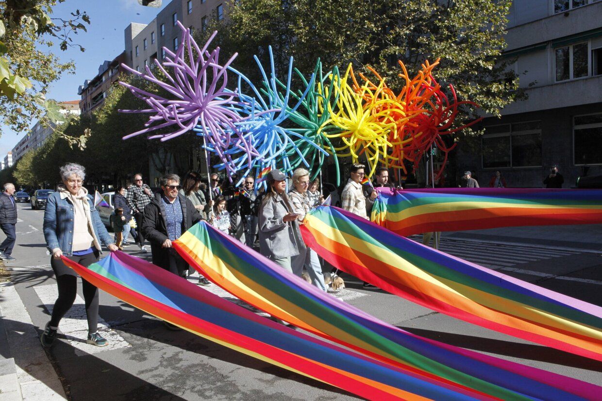 En imágenes: éxito absoluto en la fiesta contra de la LGTBIfobia de la zona Gorbea de Vitoria