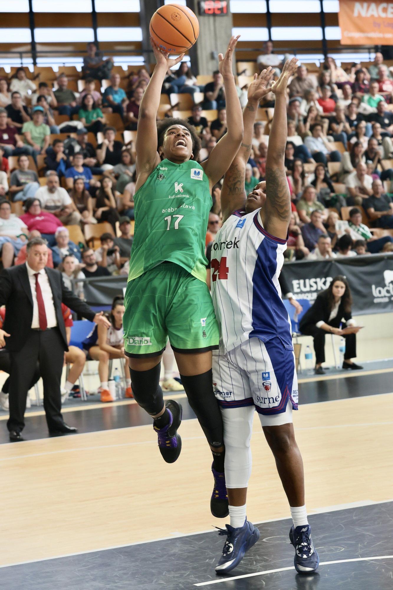 En imágenes: El Araski impone su ley en el derbi vasco (58-55)
