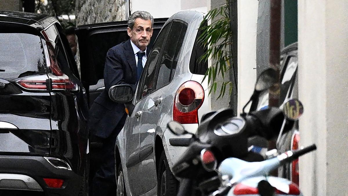 Nicolas Sarkozy entra en la prisión de La Santé para cumplir 5 años de condena por la financiación libia de su campaña de 2007
