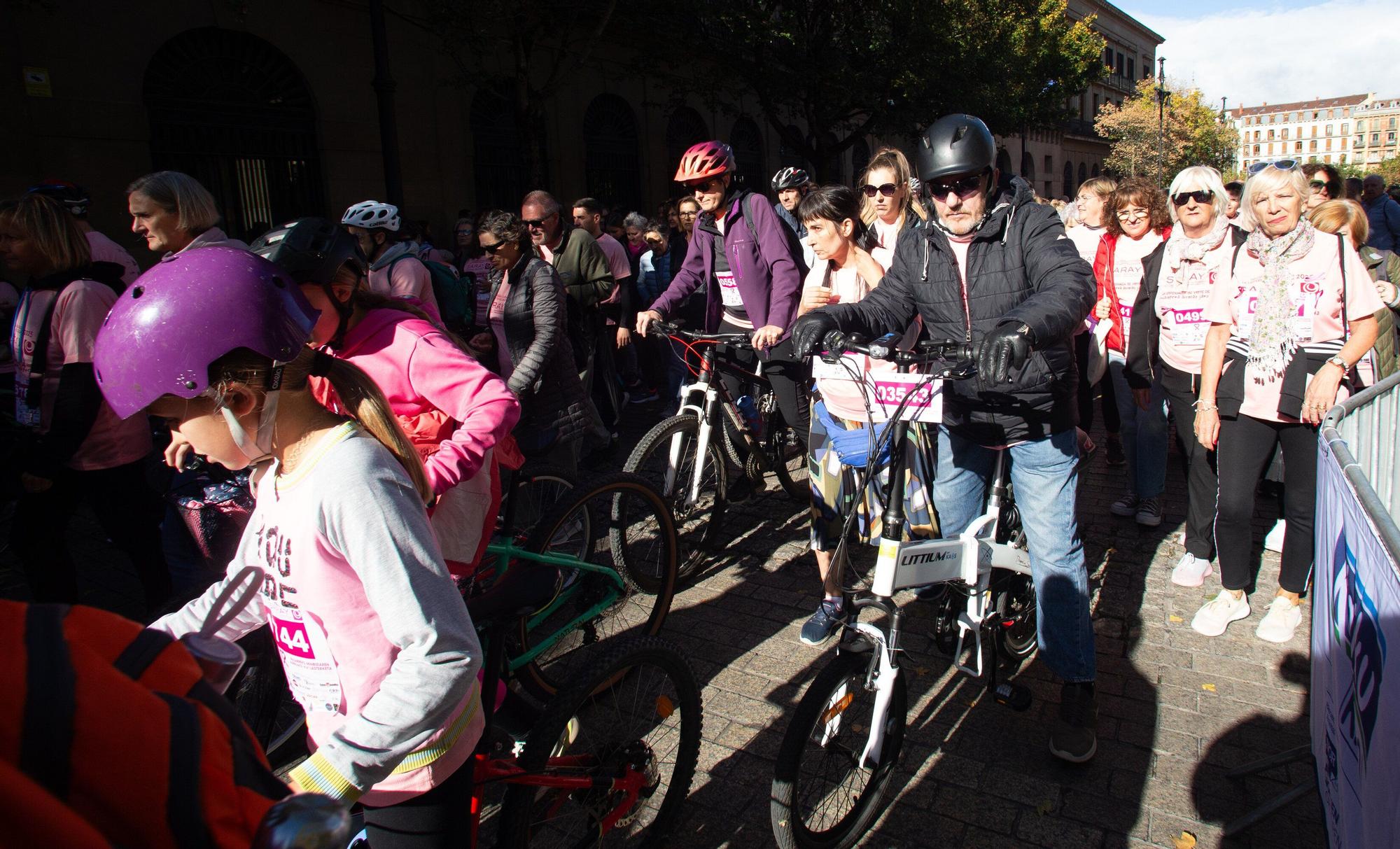 Fotos de la Carrera contra el Cáncer de Mama de Saray en Pamplona 2025