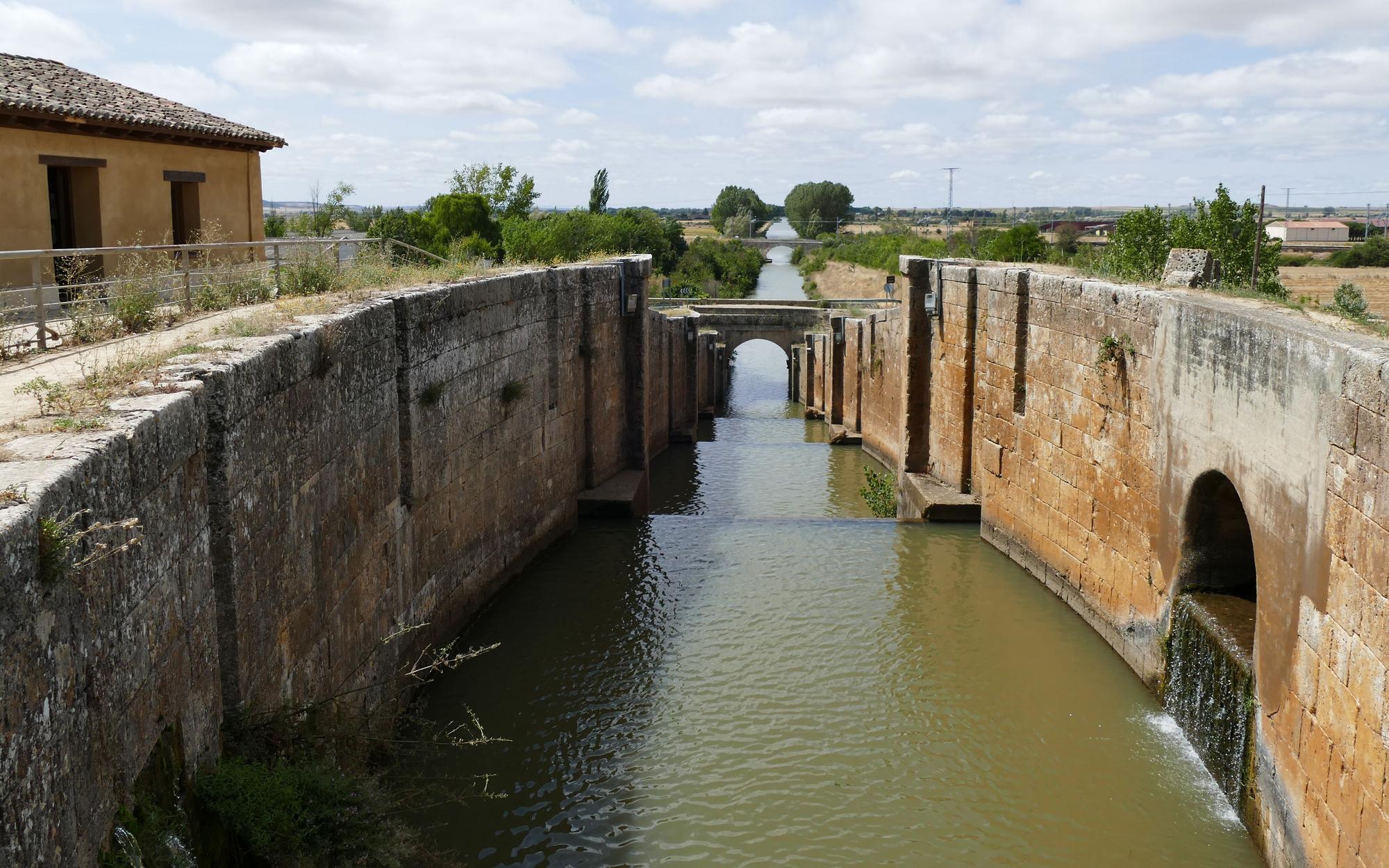 Su recorrido e imagen de las esclusas del Canal de Castilla.