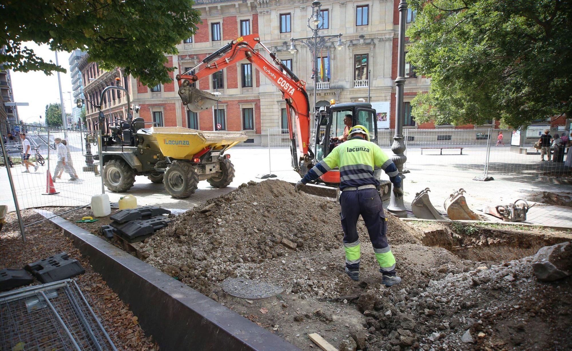 Fotos del Inicio de las catas previas al comienzo de las obra del Paseo de Sarasate