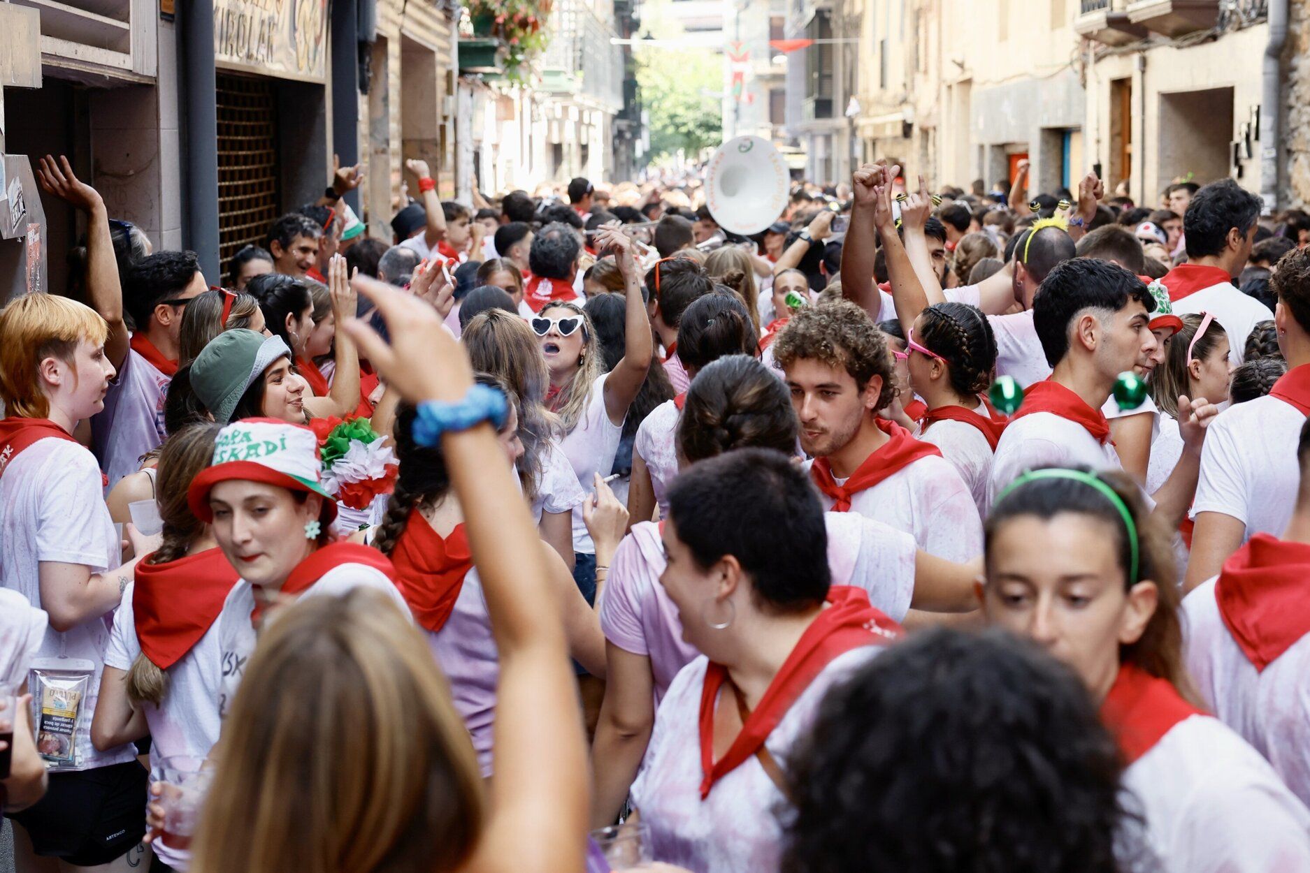 Fiesta de vino tinto en Elgoibar con el Txiki Eguna