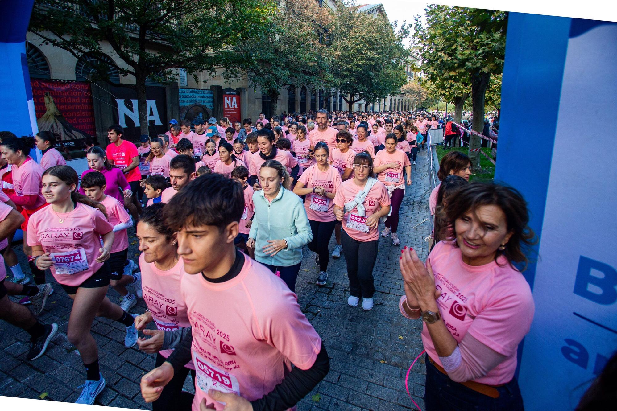 Fotos de la Carrera contra el Cáncer de Mama de Saray en Pamplona 2025